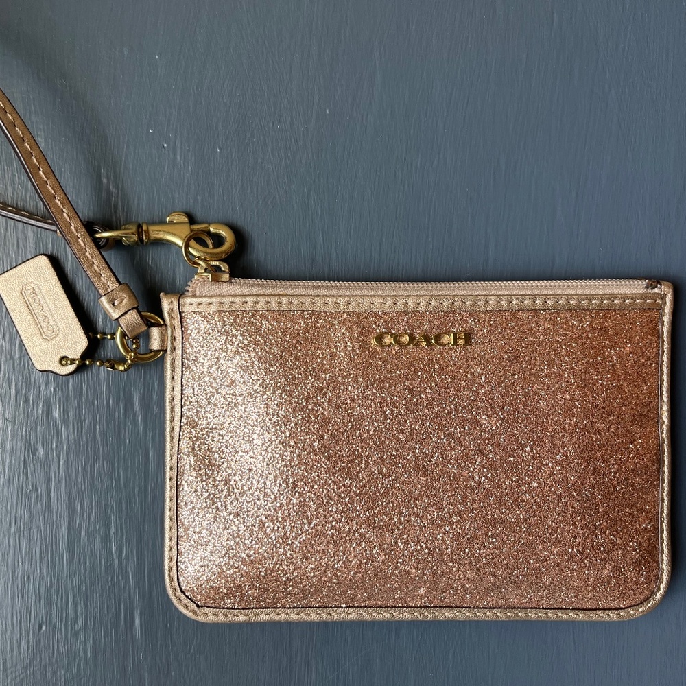 👑✨🎀Coach gold metallic zip wristlet wallet